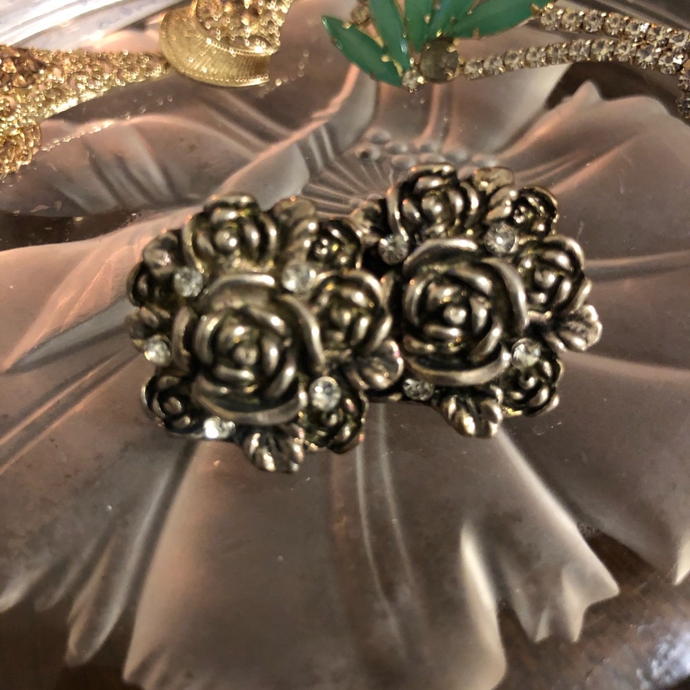 🖤🤍🖤Gorgeous Silver Open Rose Studs, w/Cubic Z🌼 - Picture 3 of 8